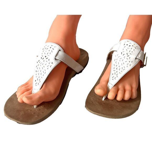 Vionic Womens Sz 8 White Faux Leather Slip On Thong Summer Comfort Casual Sandal - Picture 1 of 11
